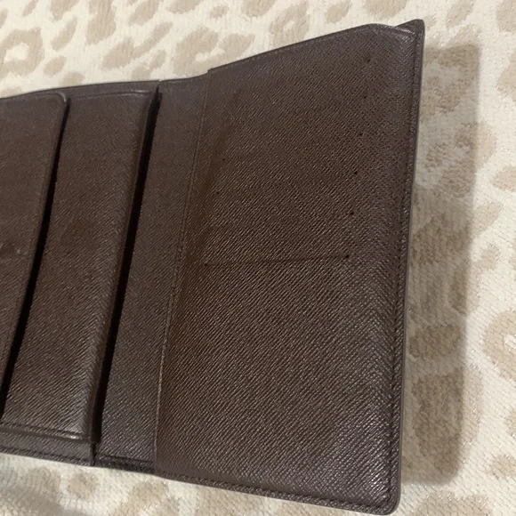 LOUIS VUITTON
Damier Ebene Alexandra Wallet - Picture 11 of 17